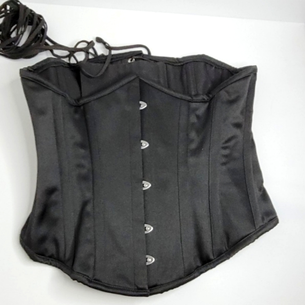 Orchard steel boned corset. Size 28